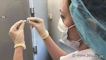 Covid: Moscow clinics begins vaccinations for at-risk groups
