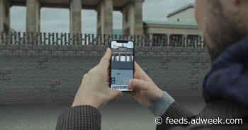 Bring Down the Berlin Wall Using Augmented Reality in Minecraft Earth