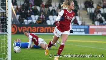 Arsenal and Chelsea both win to keep pressure on Manchester United at top of WSL