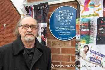 Memorial blue plaque to Buzzcocks singer Pete Shelley unveiled