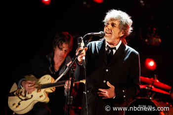Bob Dylan sells entire song catalog to Universal Media Group