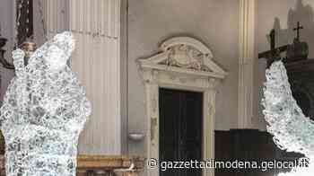 Modena Chiesa del Voto, ecco il presepe di vetro riciclato «Iniezione di luce» - La Gazzetta di Modena