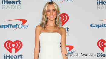Kristin Cavallari flaunts bikini bod while poolside in Mexico: 'Suns out buns out'
