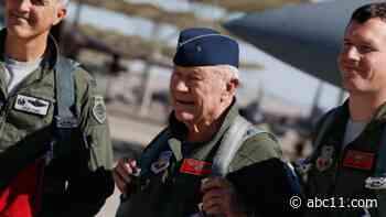 Chuck Yeager, groundbreaking test pilot who first broke sound barrier, dies at 97