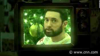 Eminem makes surprise cameo on 'SNL'