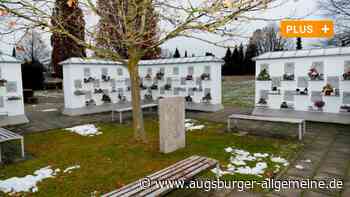Die Urnenwand im Friedhof in Bobingen soll ein Dach bekommen - Augsburger Allgemeine