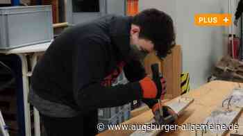 Jeden Tag öffnet sich in Bobingen ein geschmücktes Adventsfenster - Augsburger Allgemeine