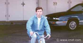 Most upvoted Reddit post of 2020? Rick Astley's dorky-cute '80s photo     - CNET