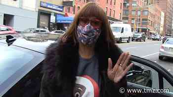 Gayle King Says Follow Ex-Presidents, Science on COVID-19 Vaccine