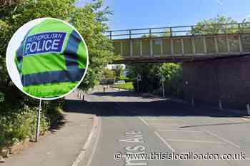 Police called after teenager assaulted in Morden