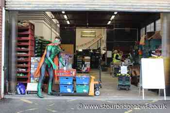 Dudley hero spreads Christmas cheer with Foodbank donations - Stourbridge News