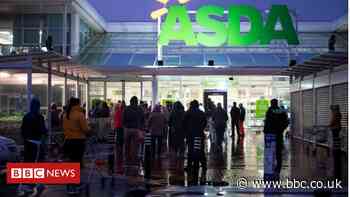 Boxing Day: Pressure mounts on supermarkets to close