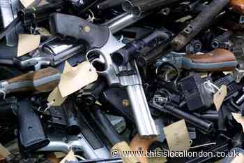 London Met police offers compensation for weapon handover