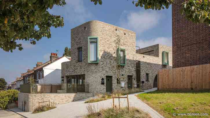 Peter Barber Architects creates terrace of social housing on "undevelopable" London site