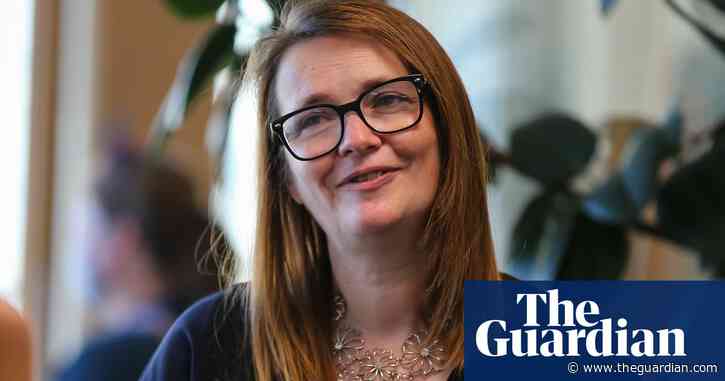 Welsh secondaries and colleges to shut on Monday to stem Covid spread