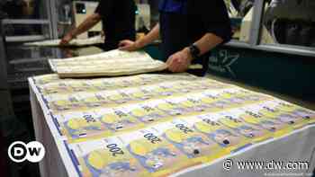 EZB weitet Anleihekäufe um 500 Milliarden Euro aus - DW (Deutsch)