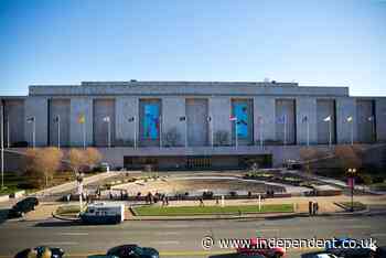 Senator calls for unity in blocking Smithsonian museums for Latinos and women