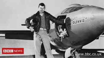 Chuck Yeager: First pilot to fly supersonic dies aged 97