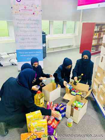 Tauheedul Islam students raise money for Festive Winter Gift Programme