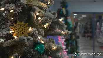 Belfast students raising money for graduation celebration with festival of trees - WABI