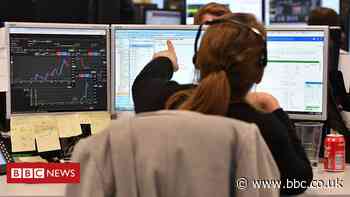 Pound falls on the prospect of a no-deal Brexit