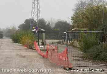 "Crateri, erba alta e poca luce al parcheggio della stazione di Orte" - Tuscia Web