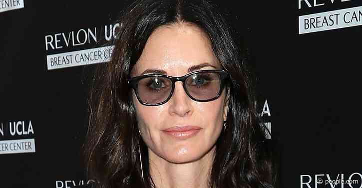 Friends Forever! Jennifer Aniston, Lisa Kudrow and More Celebrate Courteney Cox’s 53rd Birthday