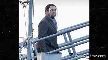 Leo DiCaprio, J. Law Shield Themselves on Set, Matthew Perry Looks Good