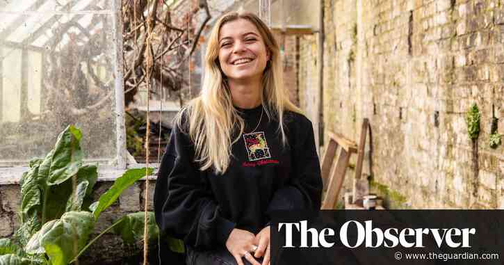 New generation of Good Lifers set out to grow their own Christmas