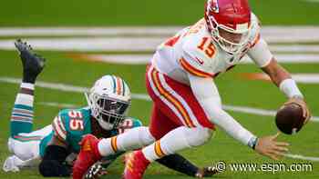 Dolphins drop Chiefs' Patrick Mahomes for a 30-yard loss