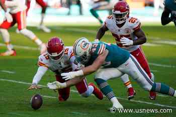 Mahomes, Chiefs Clinch AFC West With 33-27 Win Over Dolphins