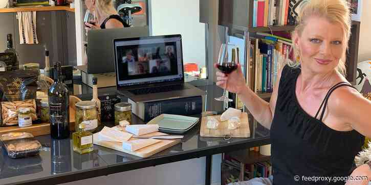 6 last-minute tips for organizing your virtual office holiday party, from professional event planners