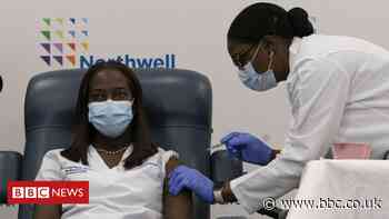 Covid-19: First vaccine given in US as roll-out begins