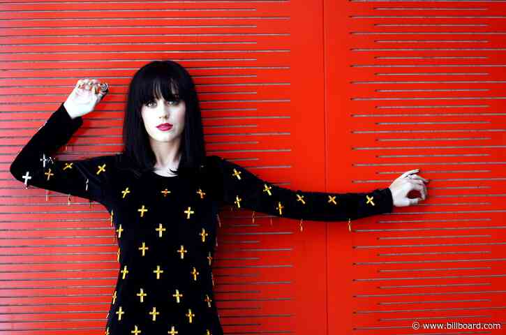 Katy Perry Brought Back Her Black Hair & We’re Living in a Teenage Dream