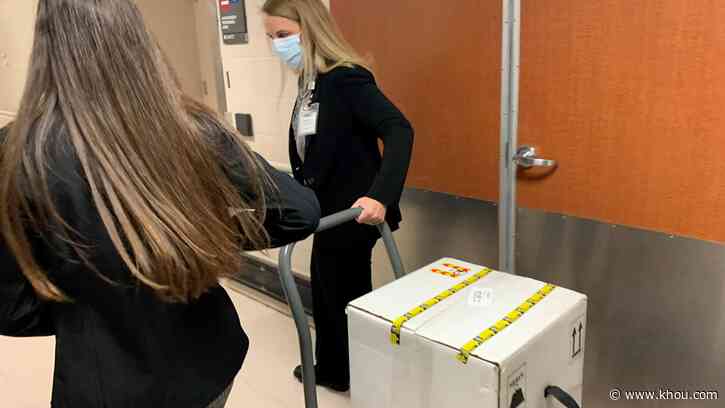 First COVID-19 vaccine delivery arrives at MD Anderson hospital in Houston - KHOU.com
