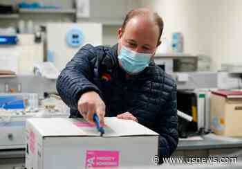 Respiratory Therapist Colorado's 1st to Get COVID-19 Vaccine