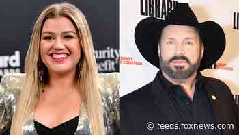 Kelly Clarkson reveals what Garth Brooks song is helping her get through divorce from Brandon Blackstock