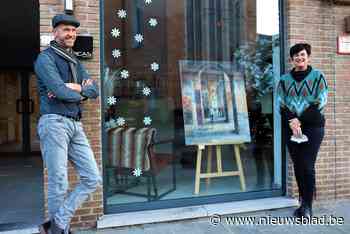 Lokale kunstenaars exposeren in vitrine kapsalon Picas