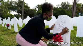 Vaccine comes too late for the 300000 US dead - Lethbridge News Now