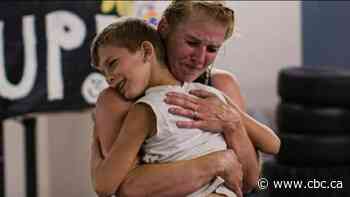 Personal trainer in Listowel, Ont., completes 730 burpees in an hour, breaks world record
