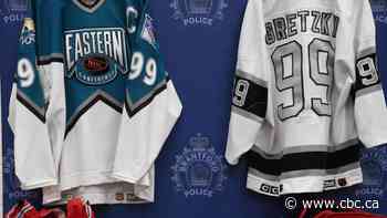 Investigation recovers $635K of Wayne Gretzky memorabilia stolen from father's home