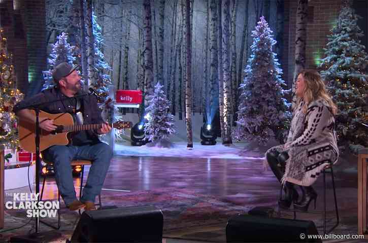 Kelly Clarkson & Garth Brooks Cover Lady Gaga & Bradley Cooper’s ‘Shallow’