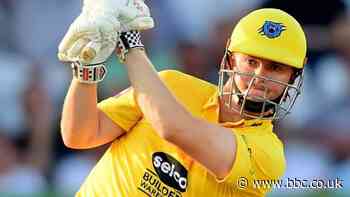 Warwickshire: Ed Pollock signs new one-year deal with Bears