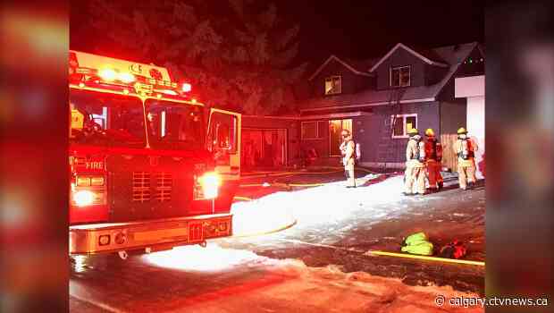 Fire in southwest Calgary forces residents to evacuate Kelvin Grove home