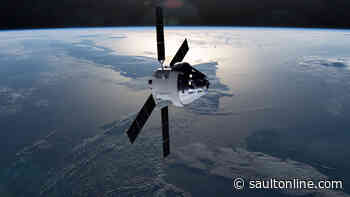 Canadian to orbit moon in 2023