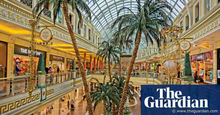 Manchester's Trafford Centre taken over by lenders after sale fails