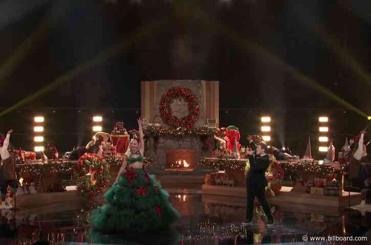 Watch Gwen Stefani & Carter Rubin ‘Make It Feel Like Christmas’ With Their Duet on ‘Voice’ Finale