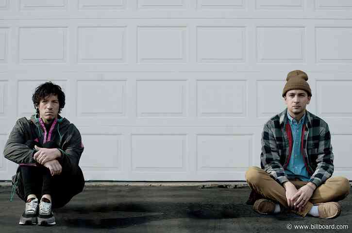 Twenty One Pilots Bring ‘Christmas’ to Alternative Airplay Chart for a Rare Holiday Entry