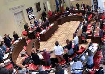 Consiglio comunale Modena, domani test sierologico per 32 consiglieri - La Pressa