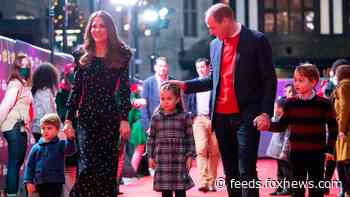 Kate Middleton, Prince William share family Christmas card photo with George, Charlotte and Louis